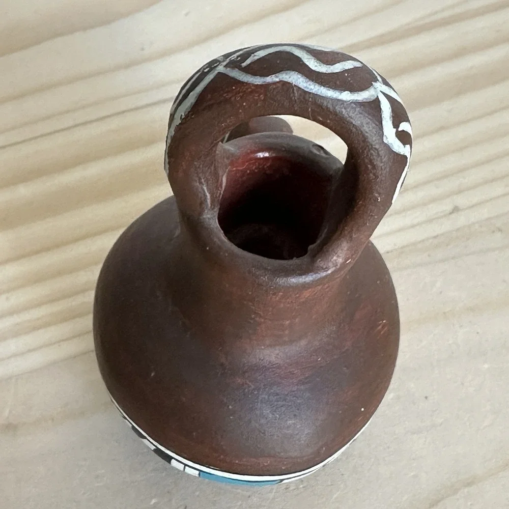 VTG Native American Pottery Mini 3.25 Inch Wedding Vase Geometric Artist Signed‎